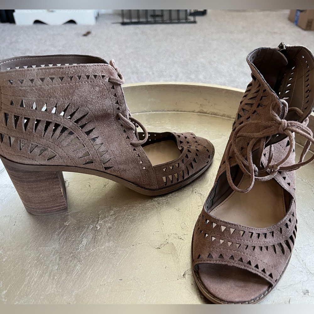 Vince Camuto Taupe Tie up Ankle Boots with chunky heel Sz 9